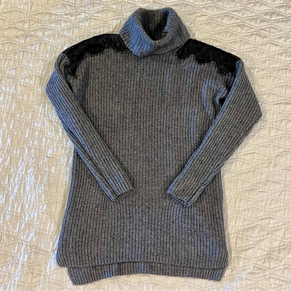 Ann Taylor LOFT Gray Turtleneck Sweater With Lace Shoulders, Size M